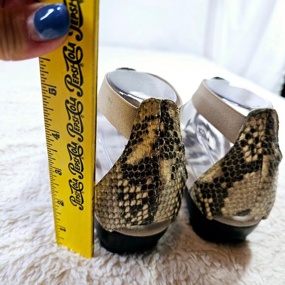 Munro American 6.5 W Zena Khaki Python Snakeskin Print perfect fit. Comfy Granny - Picture 5 of 13